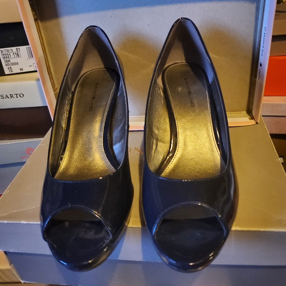 Navy heels